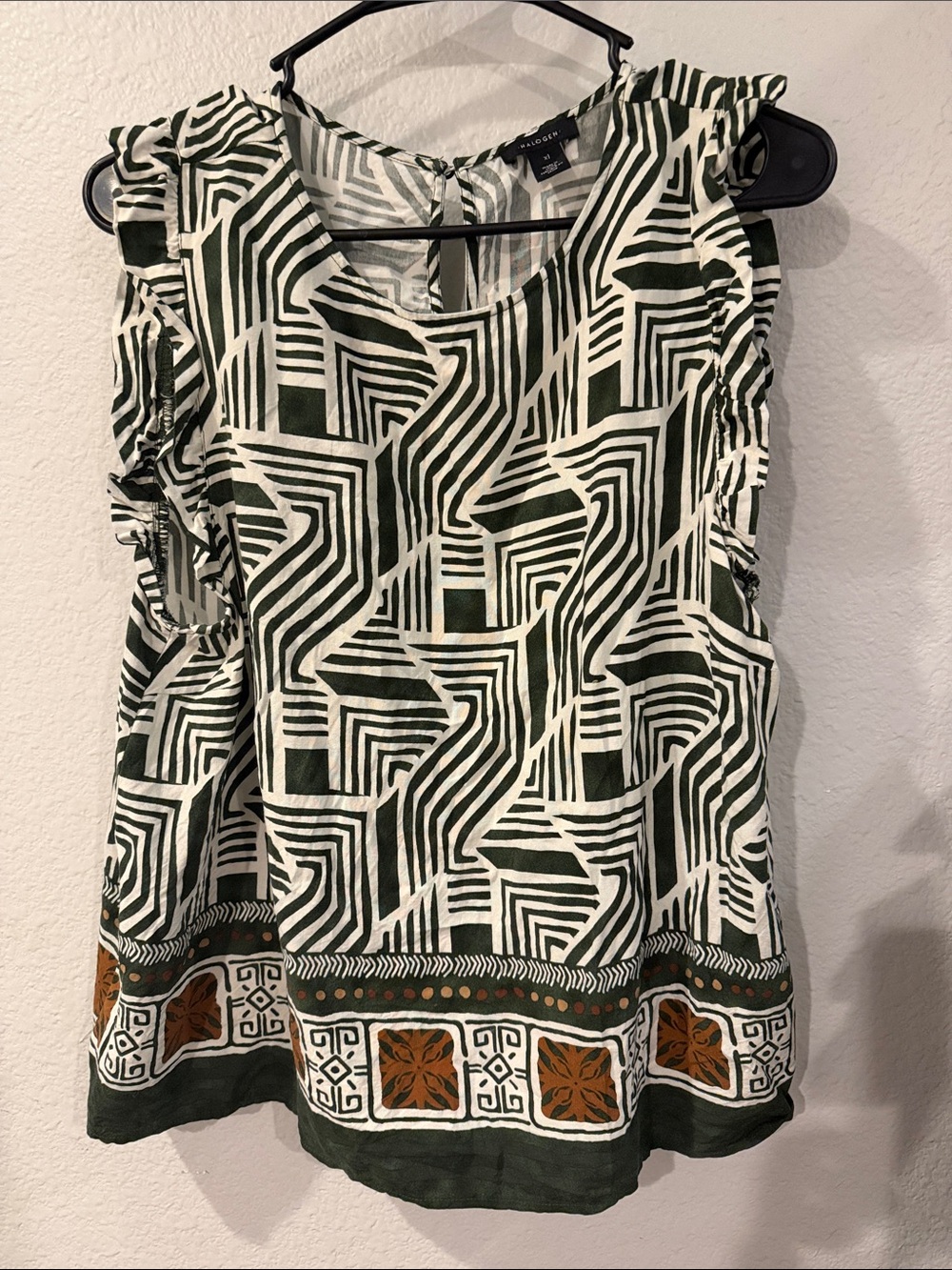 Halogen Green & White Geometric Sleeveless Top